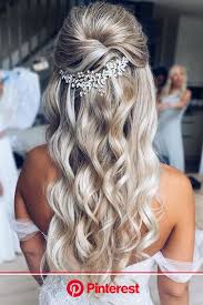 Check out these fascinating half up half down hairstyle ideas for inspiration! Hot Wedding Hair Trends 2020 Wedding Forward In 2020 Bride Hair Down Wedding Hairstyles For Long Hair Wedding Hair Half Clara Beauty My