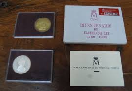 Bicentenario de Carlos III (1788-1988). 1 caja con dos estuches: 1 moneda  de zinc y cobre. 1 moneda de plata – Fundacion Caja Segovia