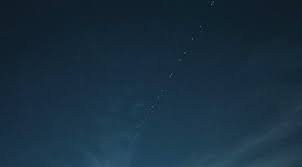 Podczas najbliższych nocy będzie można obserwować przelot satelitów starlink nad trójmiastem. Satelity Starlink Ponownie Nad Polska Sprawdz Kiedy Je Zobaczyc Instalki Pl