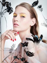 sofia mechetner models spring makeup