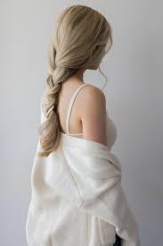 So if you have long hair, keep reading to check out 25 of our favorite hairstyles that this simple updo style for long hair is a great alternative to the plain old messy bun. 6 Quick Easy Hairstyles Cute Long Hair Hairstyles Alex Gabour