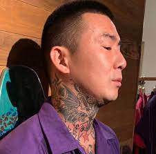 artist:@spel_uno location:Okinawa or Osaka Japan . スクリプトタトゥー .  日本のRAPシーンを常に盛り上げるanarchyさんの首に施されたCS！ まさにギャングスタかっこよすぎる！！ . .  #tattoo#タトゥー#an… | スクリプトタトゥー, タトゥー, アナーキー