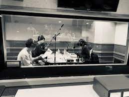 前々回の放送で触れていましたが メンバー制作の番組ジングルが遂に完成 今回の放送では 完成したてのそのジングルを時間の限り聞いて頂こうと思います メンバーが 30ぐらいある ユニゾンスクエアガーデン 斎藤宏介 ユニゾン