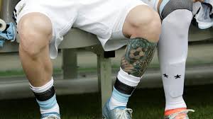 Lionel messi is no stranger to tattoos, but his recent inking may be the most drastic the argentina and barcelona superstar has undergone yet, after he was snapped messi was snapped in training for his country on tuesday with his left leg almost completely covered in black below the knee, except for. Lionel Messi Gets Inked Again Goes Full Black Leg Sleeve Fox Sports