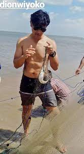 Dion wiyoko shirtless & body muscle. Mrvvip On Twitter Dion Wiyoko Shirtless Fishing In Sawi Island West Borneo Selebwatch