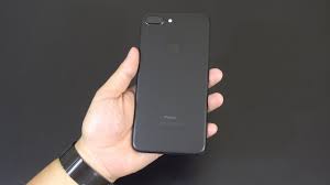 Fingerprints and scratches are less noticeable, which is nice. Apple Iphone 7 Plus Matte Black Unboxing Youtube