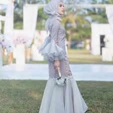 Model gaun pesta muslim 2019 gamis terbaru gambar busana. 7 Rekomendasi Dress Duyung Untuk Pesta Yang Membuat Penampilanmu Jadi Berbeda 2019