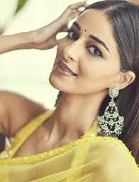 5 yellow saree makeup looks to shine