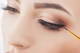 makeup tips for contact lenses wearers
