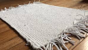 weaving recycled t shirt rugs