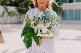 beach wedding bouquet inspiration 17