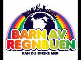 Årsaken til allsangen er at behring breivik fredag nevnte barn av regnbuen som et eksempel på pedagogiske sanger som brukes blant annet som hjernevask for norske elever. Barn Av Regnbuen 2011 Tobasko Feat The Dre Youtube