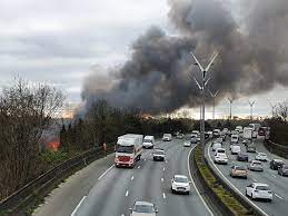 Près de la rocade de Bordeaux : un feu dans un camp de Roms génère une  impressionnante fumée noire | Actu Bordeaux