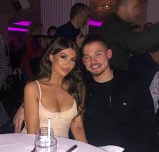 Jun 15, 2021 · a lot of man united fans were left impressed by kalvin phillips performance in england's opening euro 2020 victory over croatia. Leeds Midfielder Kalvin Phillips Biography Age Height Career Girlfriend Salary Family