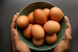 Während sich rohe eier 28 tage lang halten, sind sie im gekochten zustand bei lagerung im kühlschrank noch etwa zwei bis vier wochen haltbar. Eier Haltbarkeit Wie Lange Sind Gekochte Eier Noch Gut Tag24