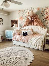 Girls Daybed Room