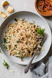 garlic pasta with parmesan and olive