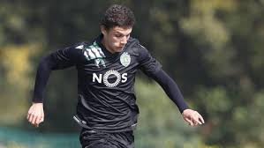 Eduardo quaresma is a 18 years old (as of july 2021) professional footballer from portugal. Eduardo Quaresma Procura Segunda Vida Sporting Jornal Record