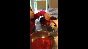 Esin ile Profilo GurmeMax Kıyma makinesi ile Domates sosu yaptık - YouTube