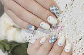 complimentary nail art painting