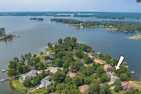 million dollar homes in lake