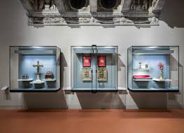 museum display case design goppion