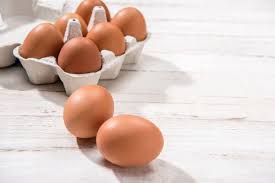 Le uova, infatti, sono tra gli alimenti più delicati e capire se sono fresche può risultare complicato, in particolare quando non in questa guida, infatti, vedremo i metodi migliori per capire se le uova sono ancora fresche e scopriremo anche alcuni trucchi per riciclarle quando non sono più commestibili. Come Vedere Se Le Uova Sono Fresche 4 Trucchi Per Capirlo