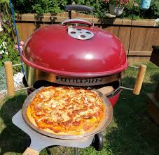 easy pizza using the kettle pizza