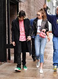 Gigi and zayn look to be exclusively back together again and are now expecting their first child. Gigi Hadid And Zayn Malik Do His And Hers Millennial Pink Vogue
