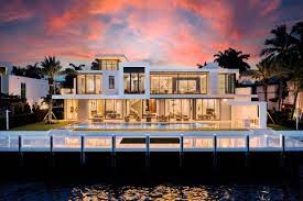 market waterfront homes to dock a yacht