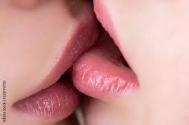 kiss i love you ian couple in