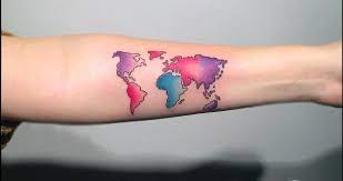 Inspiring world map tattoo tattoo on man upper back. 35 Best World Map Tattoo Ideas For Travel Lovers Tattoobloq