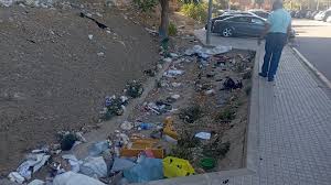 La calle del lanzamiento de basura en Monte Pavero - La Opinión de Málaga