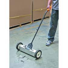 22 magnetic floor sweeper with release