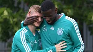 My father is german, my mother is from sierra leone but my whole family comes from africa. Antonio Rudiger Uber Den Wechsel Von Timo Werner Zum Fc Chelsea Kicker