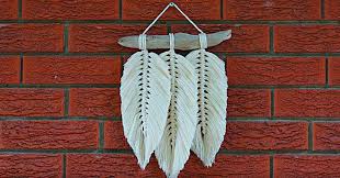 How To Make A Macrame Feather Wall Hanging
