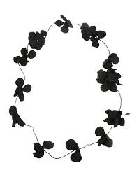 Abito taffeta yoox / golden globe 2019, fata o principessa? Maria Calderara Necklace In Black Modesens Flower Silhouette Necklace Womens Necklaces