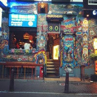 Deze coffeeshop is ondanks de sluiting van de horeca geopend als enkel een afhaalloket. The Bulldog The First De Wallen Amsterdam Nord Holland