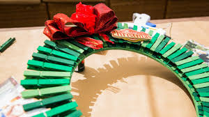 how to make a clothespin wreath you