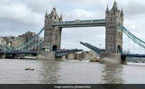 london s tower bridge gets stuck in