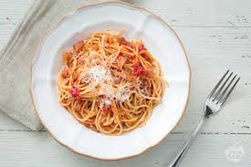 spaghetti amatriciana spaghetti with