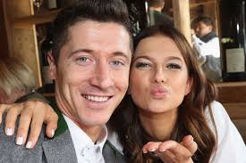 Anna lewandowska is a polish athlete, a graduate of the academy of physical education in warsaw, personal trainer, and representative of the. Robert Lewandowski Anna Lewandowska Im Ersten Gemeinsamen Interview Gala De