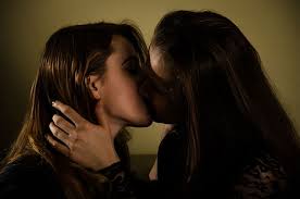 hd wallpaper brunette women kissing