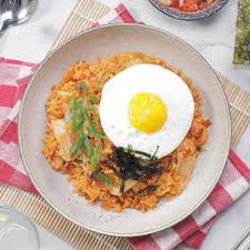 /ˌnɑːsi ɡɒˈrɛŋ/) refers to fried rice in both the indonesian and malay languages. Penggemar Drakor Yuk Buat Nasi Goreng Kimchi