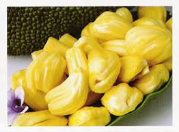 Bentuk buah, rasa dan keharumannya seperti nangka, meski aromanya kerap kali menusuk kuat mirip buah durian. Cempedak Vs Nangka