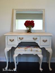 Ethan allen solid maple dresser bathroom vanity 2072. Shabby Chic Ethan Allen Dressing Table Vanity Painted With Annie Sloan Old Ochre And Dry Brushed With Old Whi Shabby Chic Desk Dressing Table Vanity Chic Desk