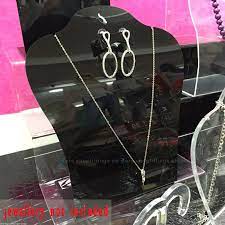 um necklace stand jewellery retail