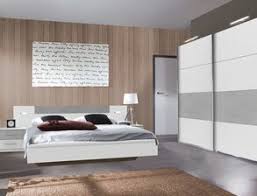 Schlafzimmer als komplette sets bestehen aus bett, schrank und nachttischen derselben bauart. Schlafzimmer In Weiss Gunstig Bei Betten At Online Kaufen