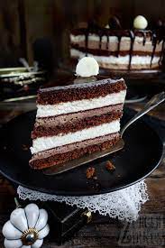 Sie können sich bei süßen speisen zwischen vanille und die schokolade in 12 längliche stücke teilen. Schoko Vanilletorte Drip Cake Mit Schoko Zungenzirkus