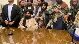 Los talibanes se acercaban este domingo a la toma completa del poder en afganistán, al cabo pero los talibanes tratan de mostrar hoy una imagen más moderada y han prometido que si vuelven al. Vi0m1 Oq Hwbxm